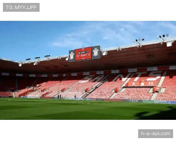 英超球场巡礼：探秘足球圣殿背后的激情与荣耀传奇