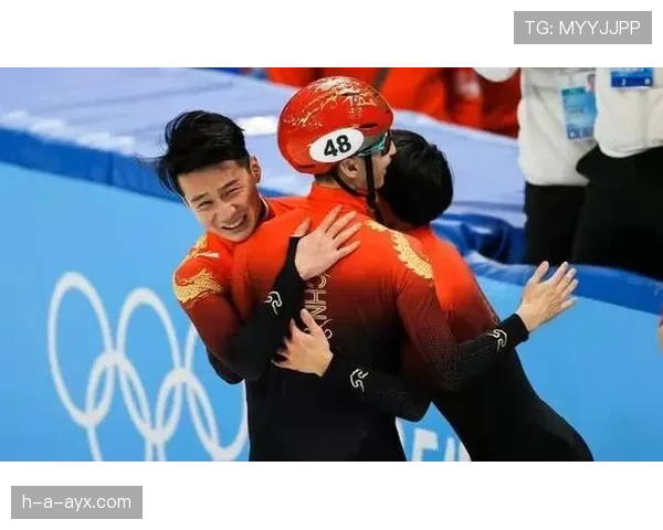 任子威穿得像邻家小伙，掏出的那张银行卡像VIP卡，刷到我怀疑自己来错片场